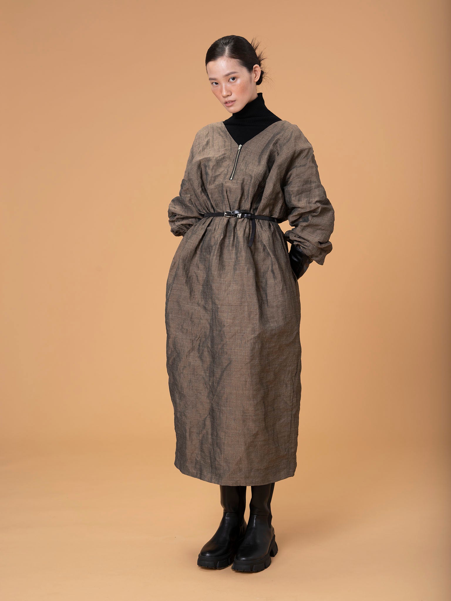 Vネックワンピース｜Brown