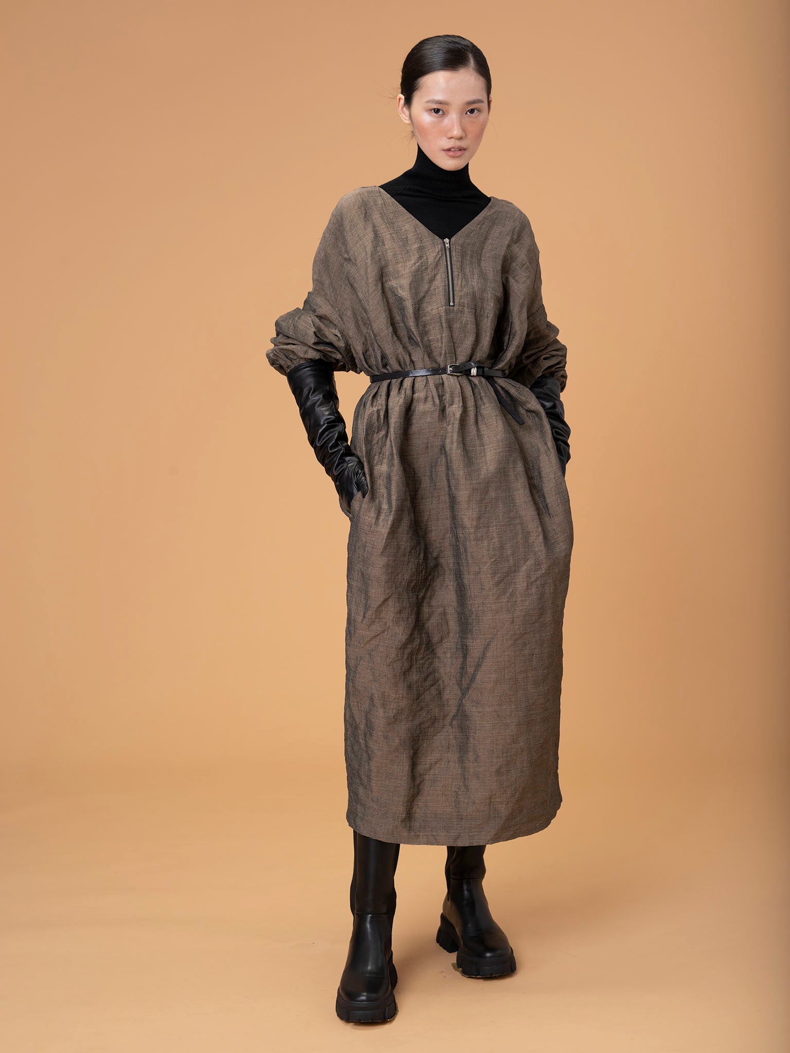 Vネックワンピース｜Brown