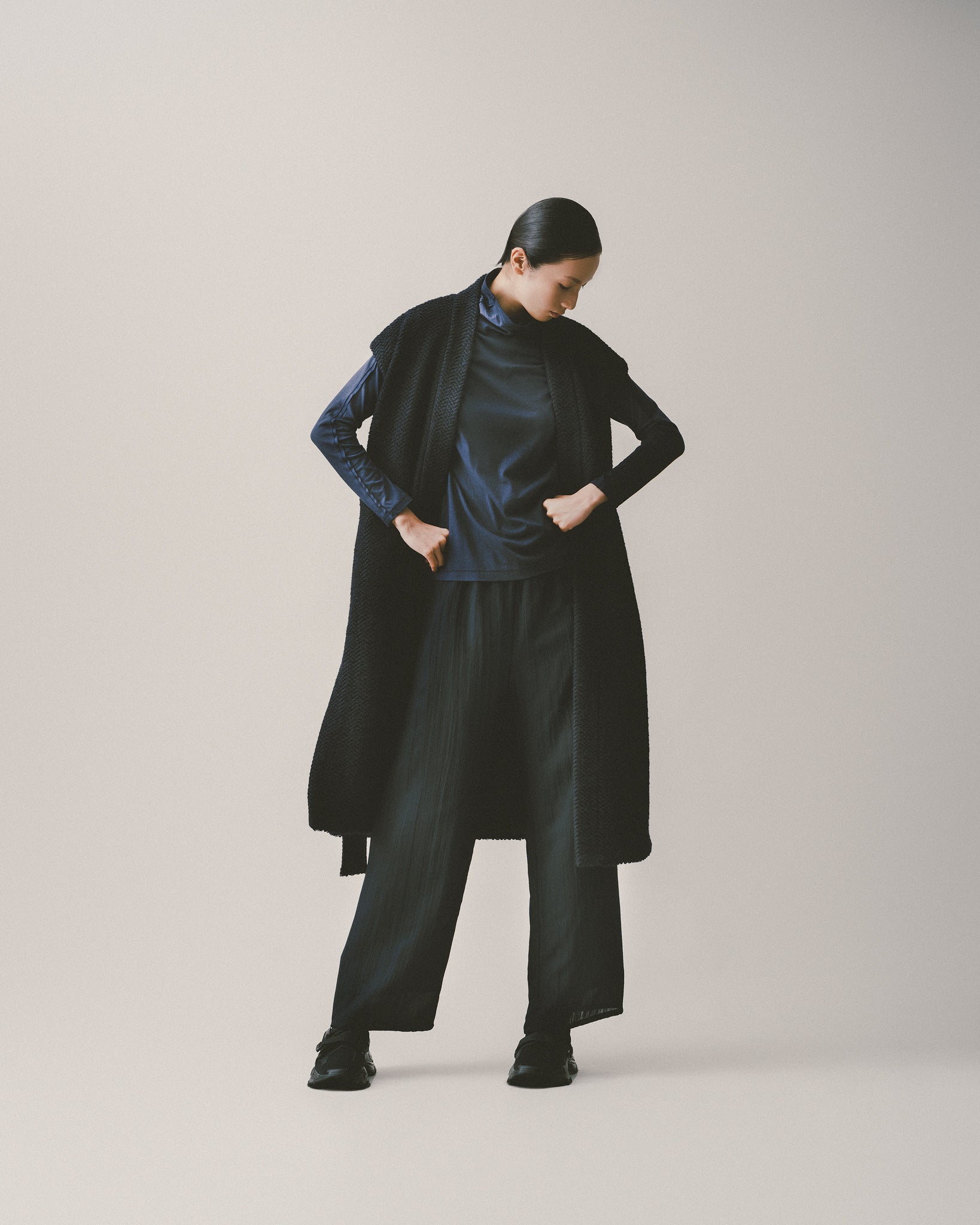 ノーカラーウールロングベスト｜Navy