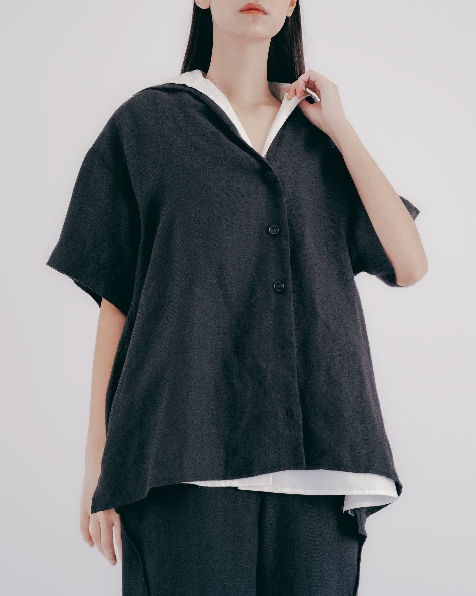 Vネック オープンカラー半袖シャツ｜black 2