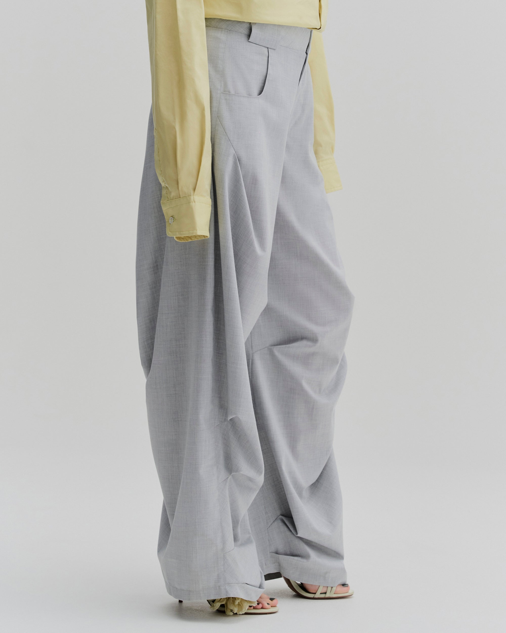 Structured High-Rise Pleated Pants | Light Gray