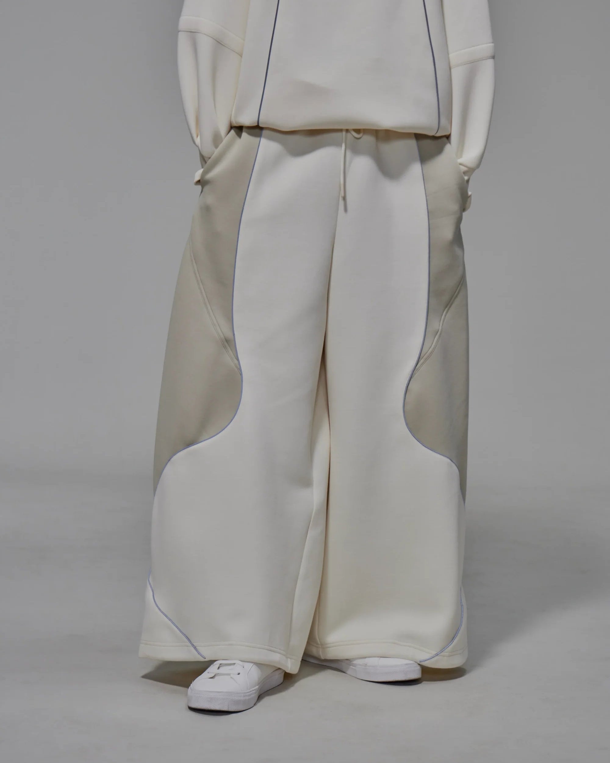 Wide-legged Dual-tone Sweatpants