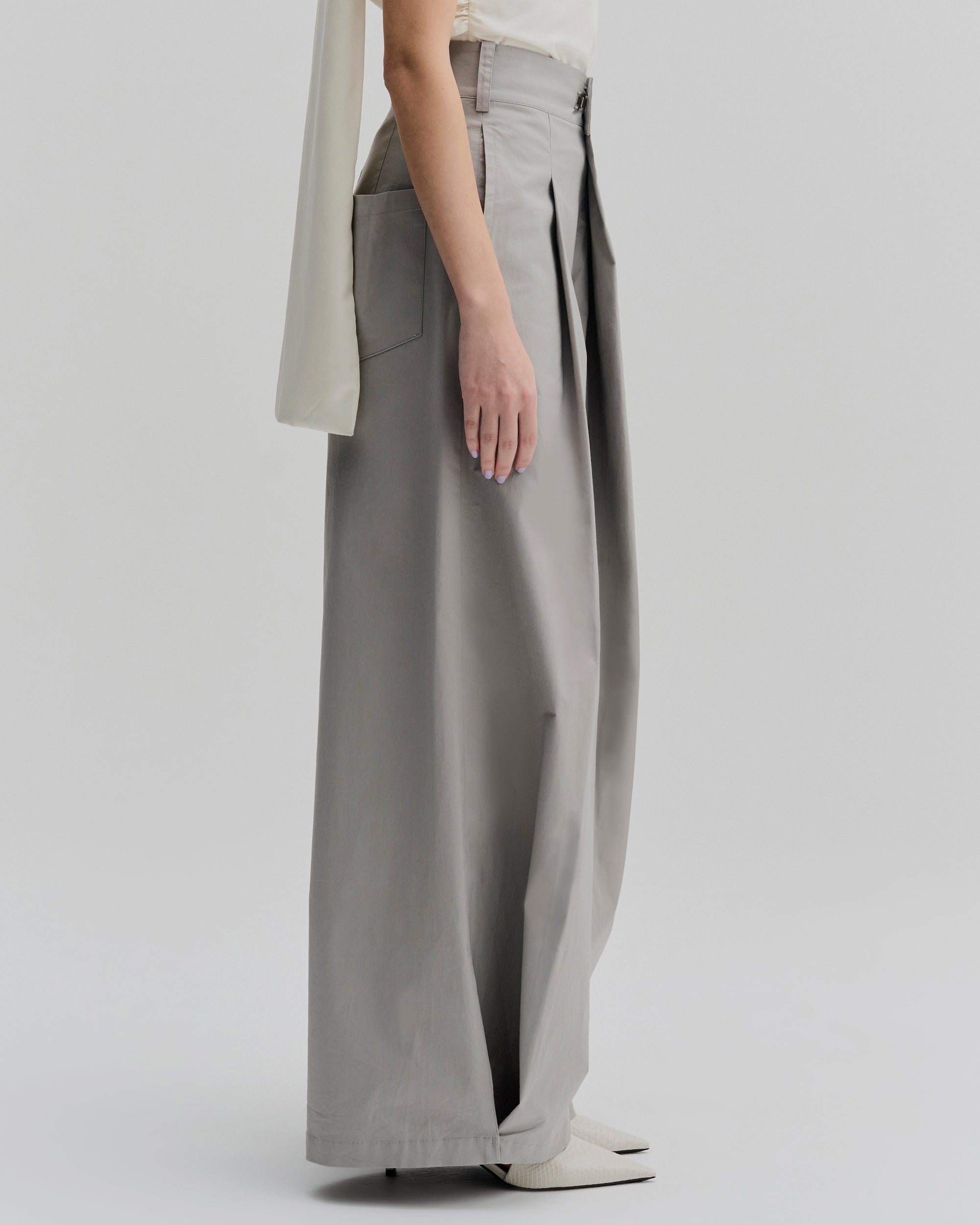Pleated Wide Cuff Pants | Light Grey