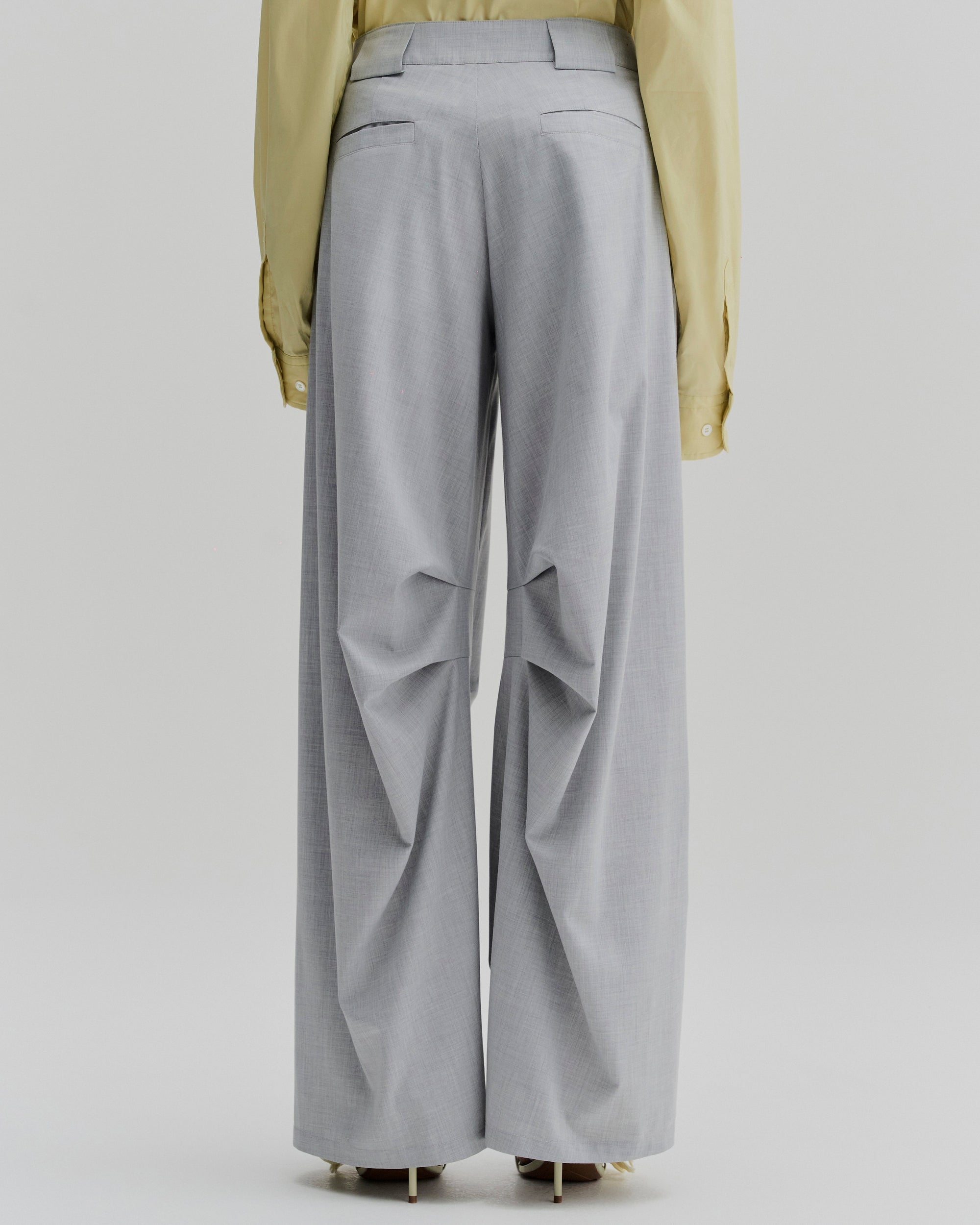 Structured High-Rise Pleated Pants | Light Gray