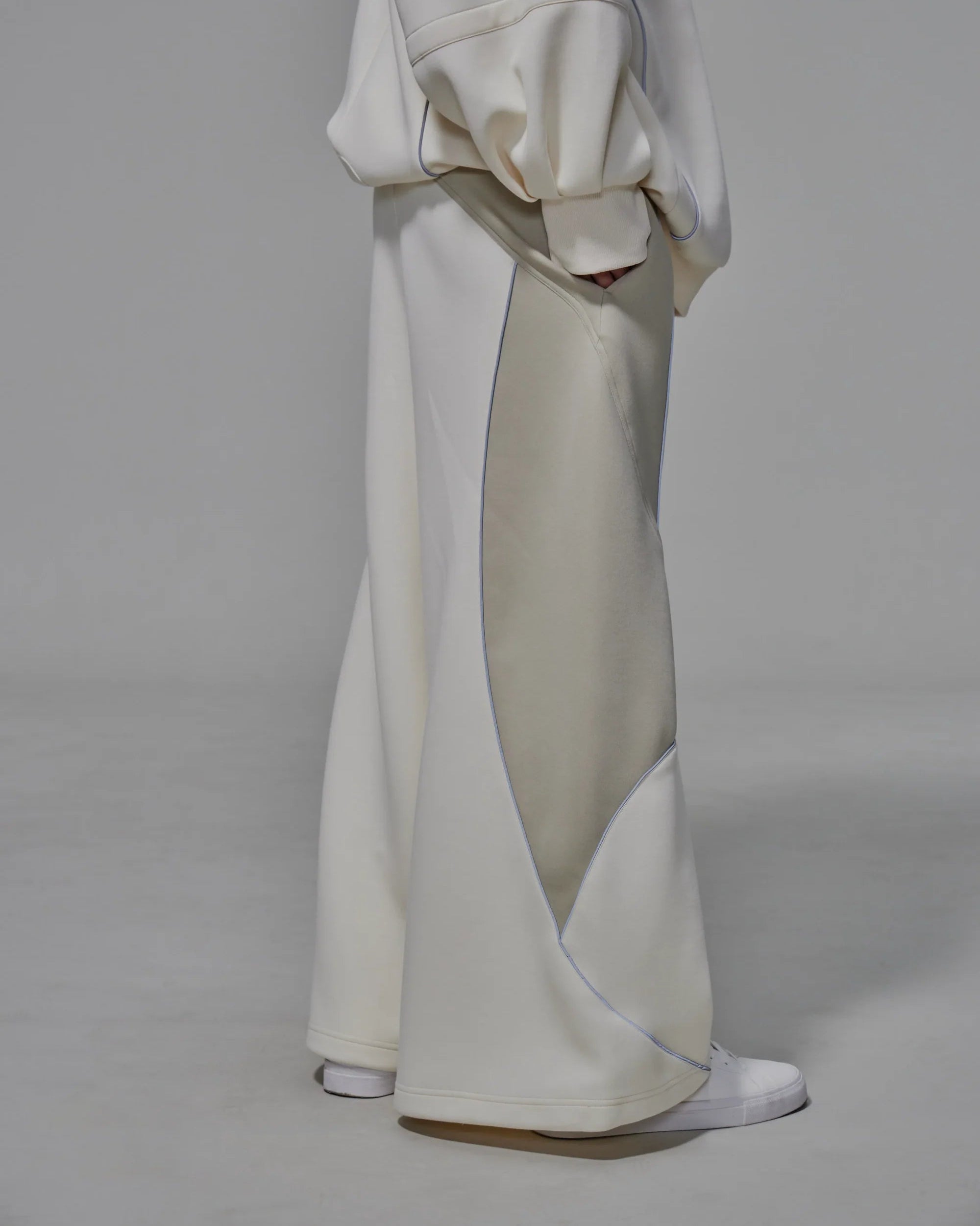 Wide-legged Dual-tone Sweatpants