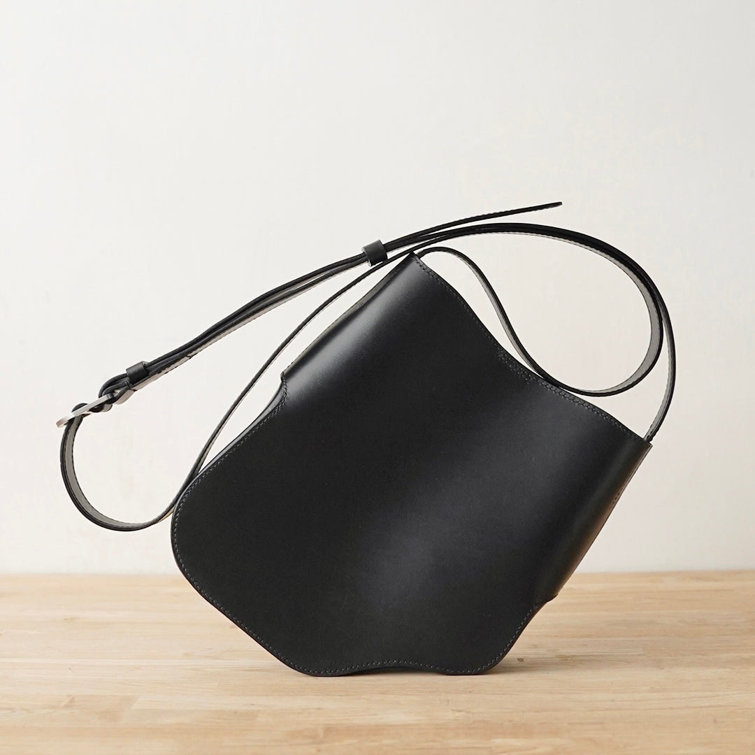 Hill arc shoulder bag (S)