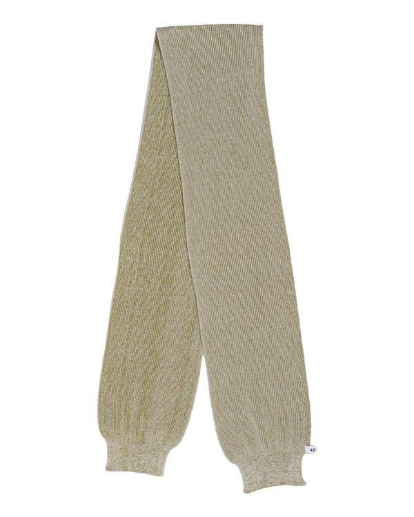 スカーフを着用する