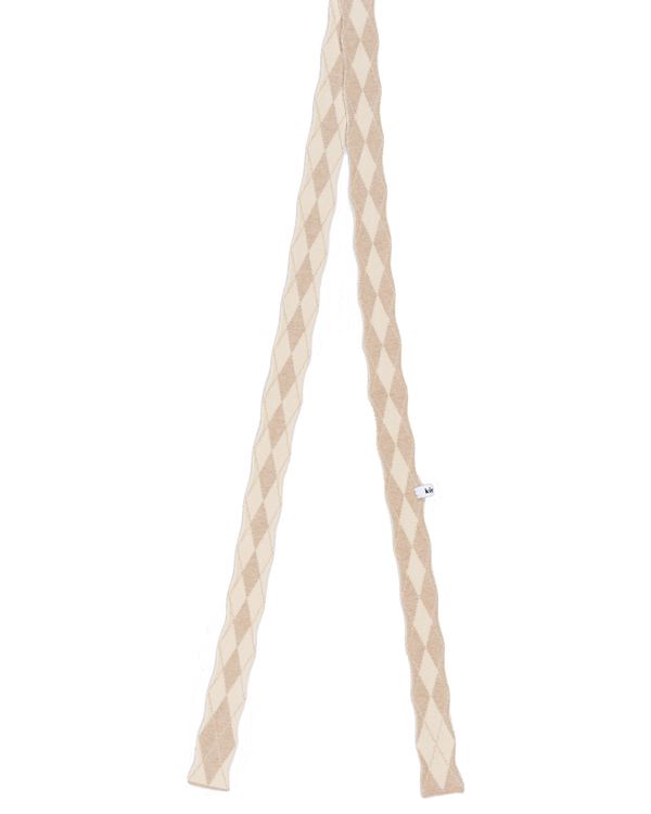 スカーフを結ぶ