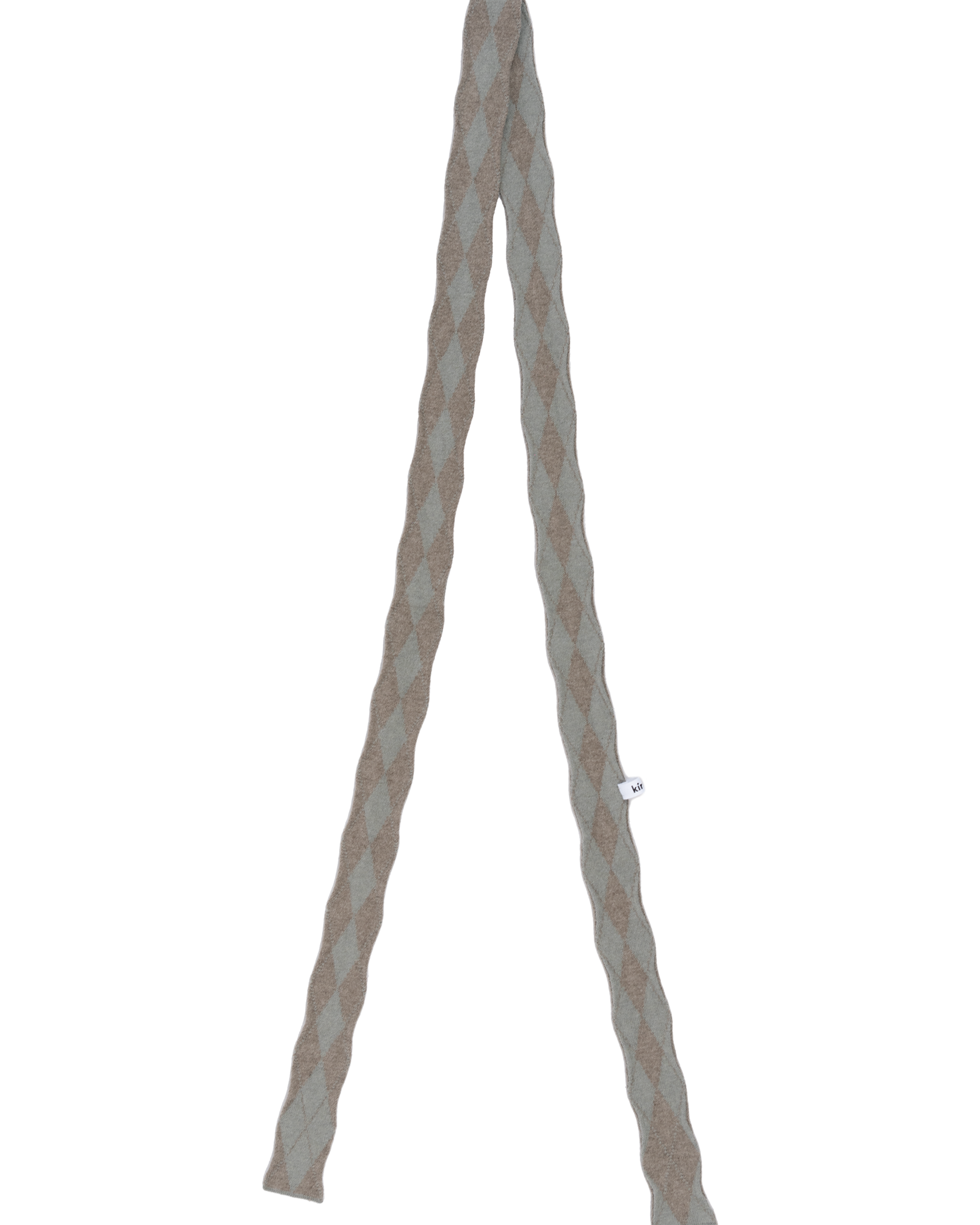 スカーフを結ぶ