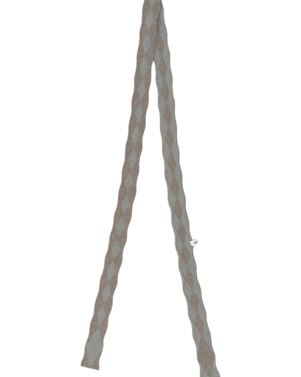 スカーフを結ぶ
