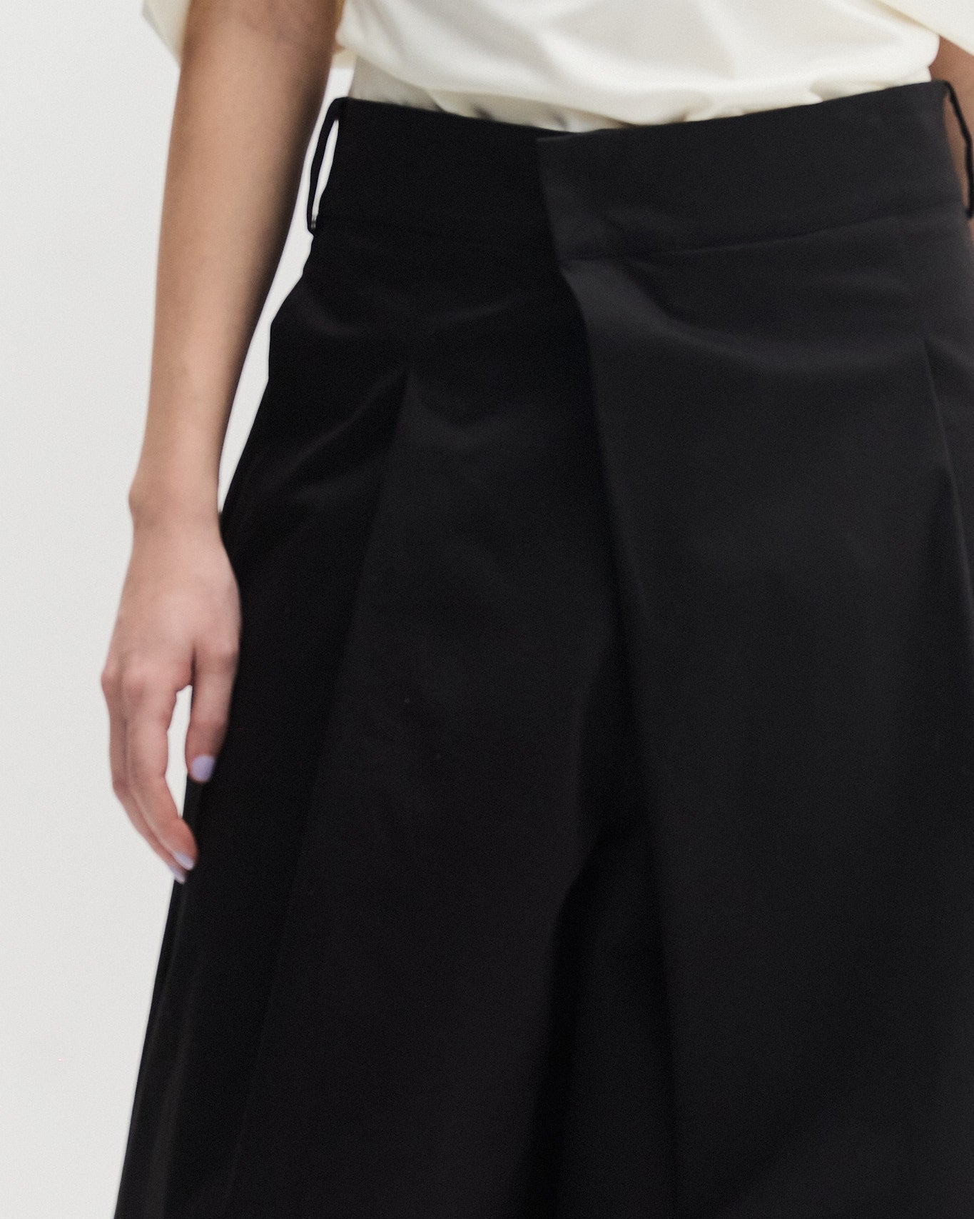 Pleated Wide Cuff Pants | Black